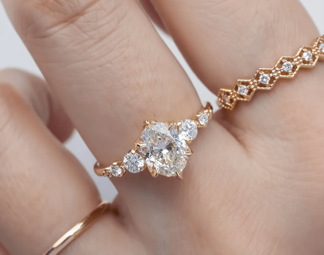 1.50 Karat Oval Kesim Tektaş Pırlanta Yüzük - Elion