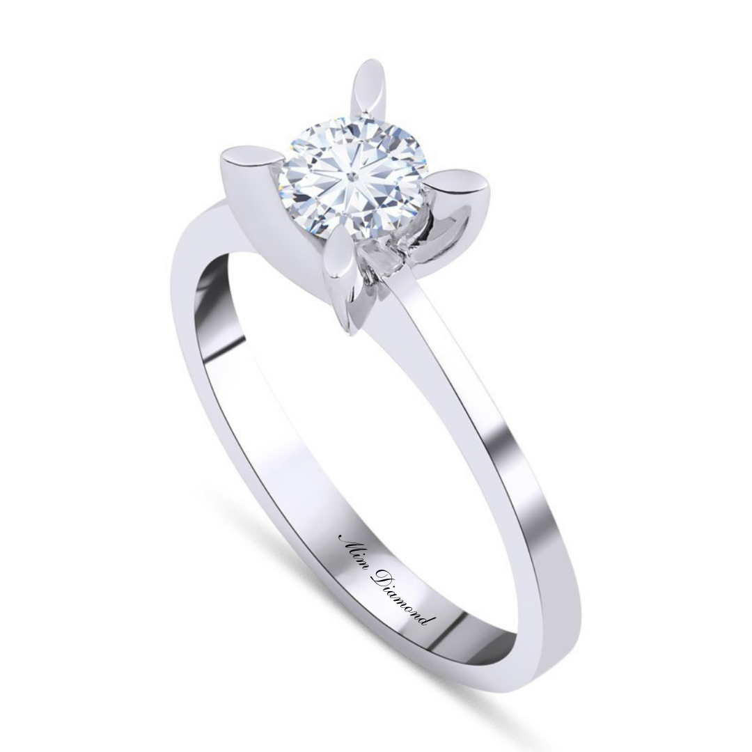 Badem Tırnak Tektaş Pırlanta Yüzük