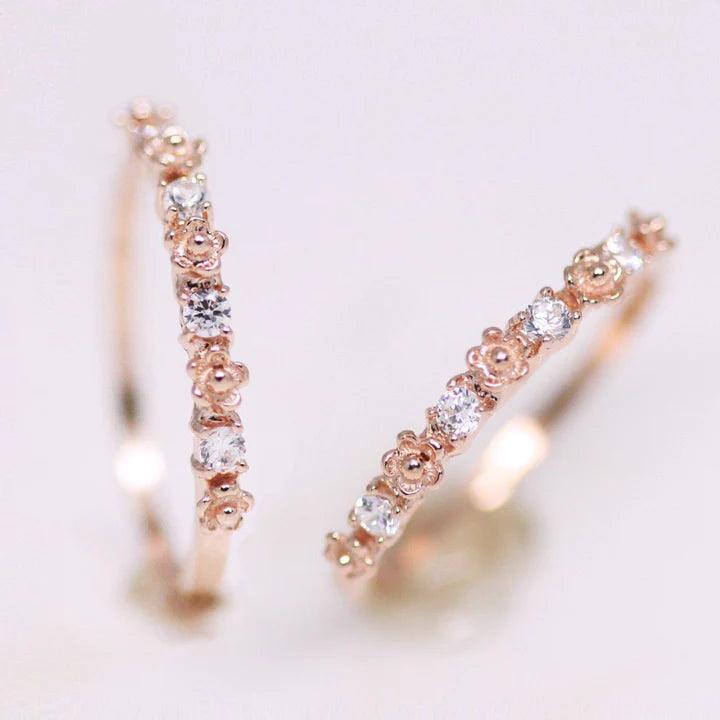 TINY FLOWER RING - Mim Diamond