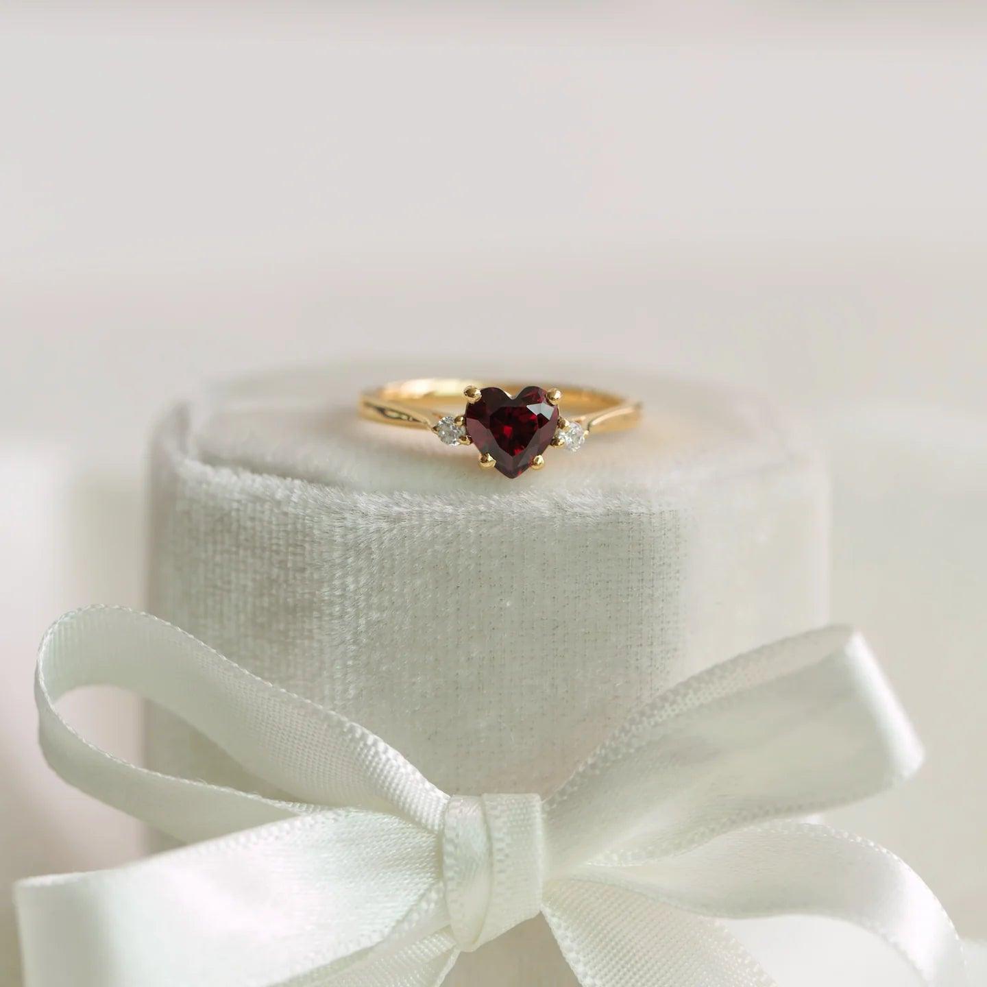 Yakut Kalp Pırlantalı Yüzük - Odyat