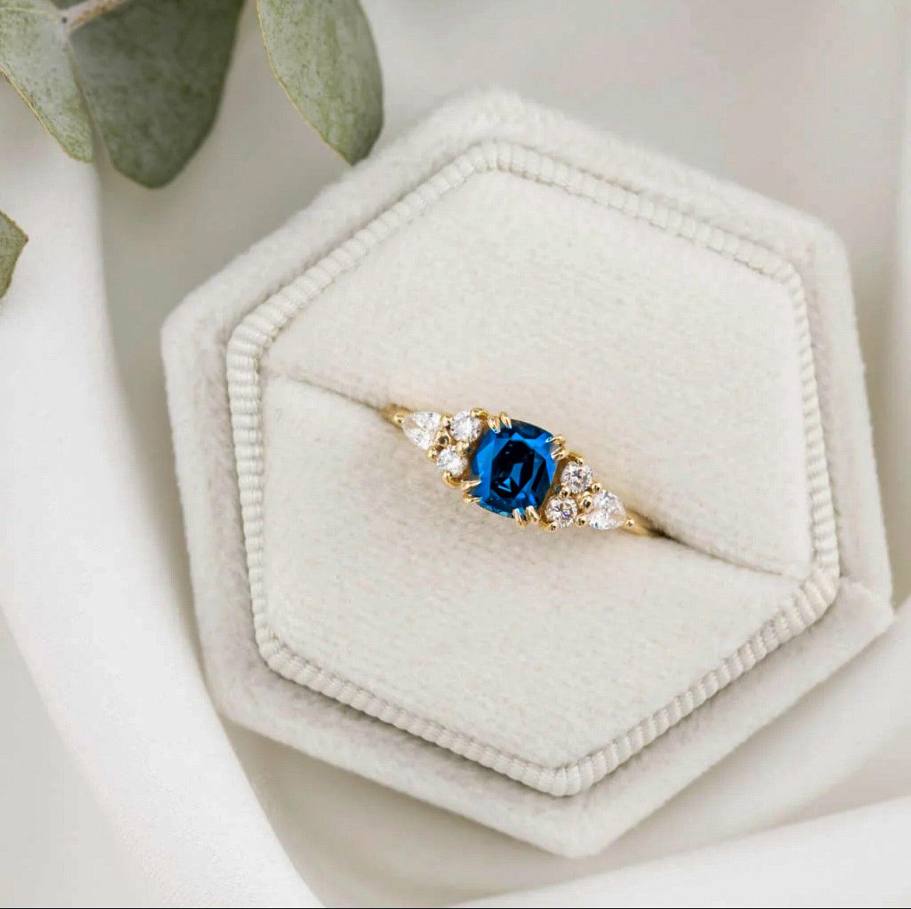 Yastık Kesim Vintage Safir Yüzük - Aras