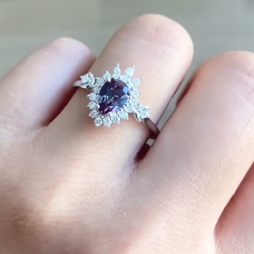 Винтажное кольцо с александритом в форме капли - Alkurah