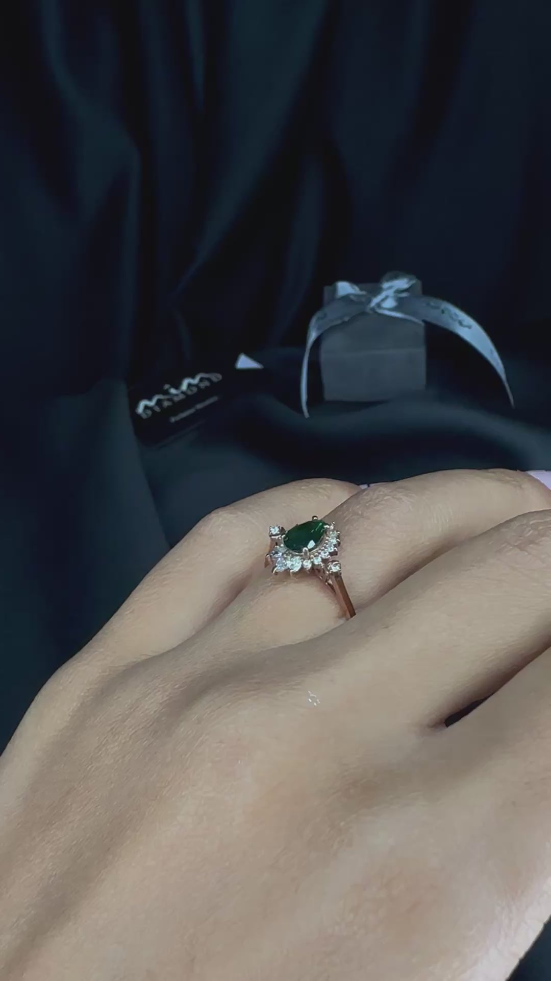 Винтажное кольцо с изумрудом в форме капли - Mintaka