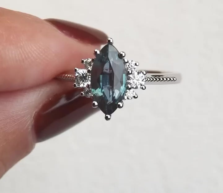 Винтажное кольцо с александритом маркиз - Ажа