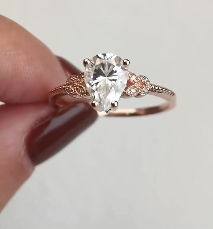 Винтажное кольцо с каплей муассанита - Capella