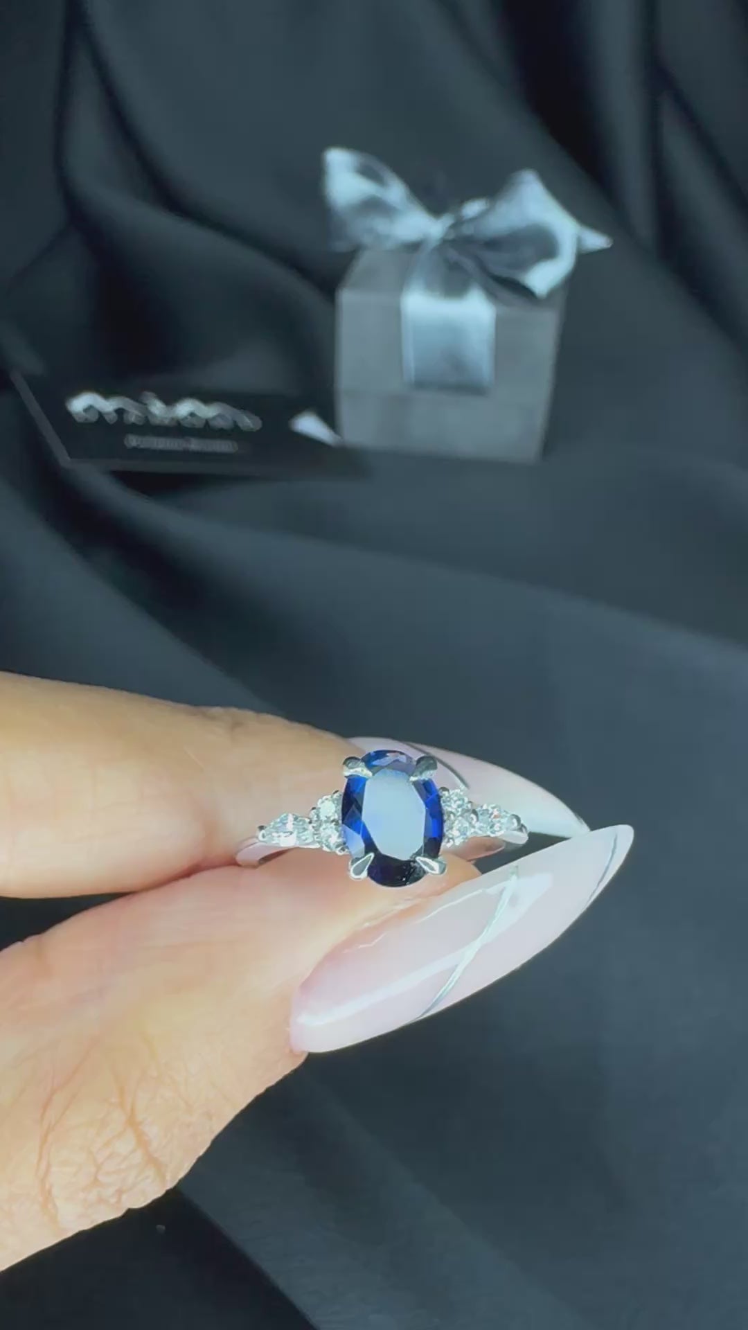Oval Vintage Sapphire Ring - Castor