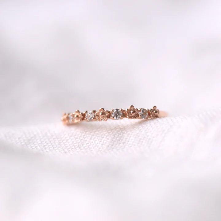 TINY FLOWER RING - Mim Diamond