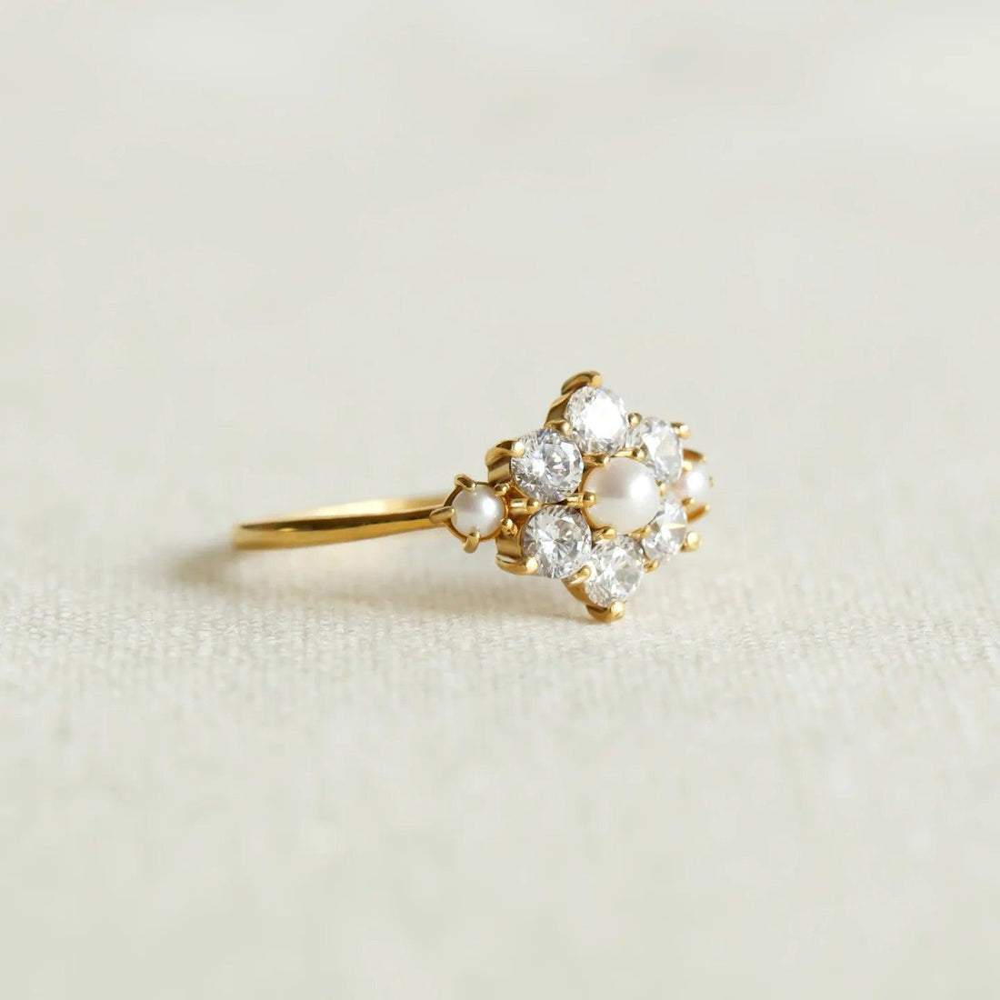 FLOWER CLUSTER RING - Mim Diamond