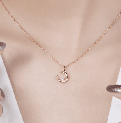 Hilal Aytaşı Pırlanta Kolye - Mim Diamond