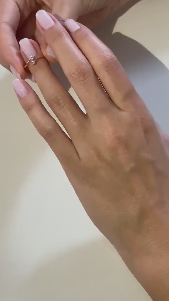 Minimal Baguette Diamond Ring - Tipez
