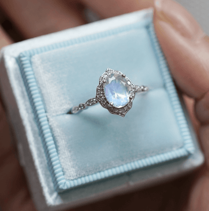 Vintage Oval Aytaşı Evlilik Teklifi Yüzüğü - Electra